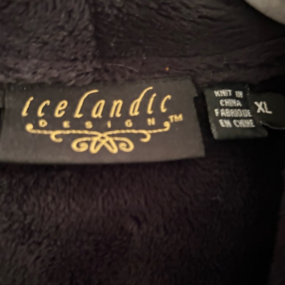 Icelandic Design Jacket / Coat with Geometric cutouts in Olive Green & Black - Picture 7 of 7